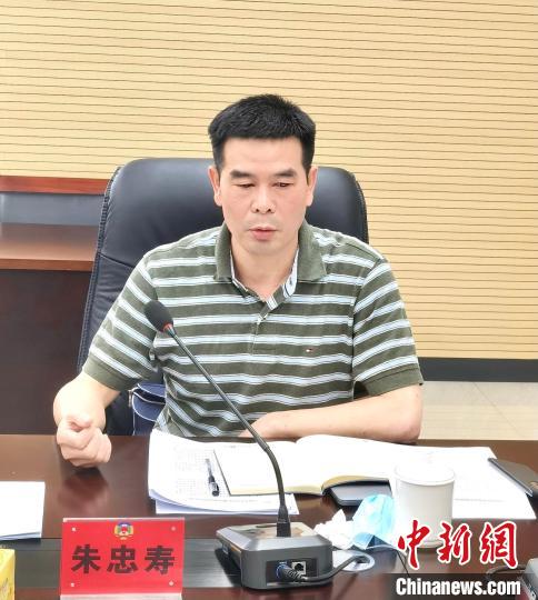 第一提案人朱忠壽交流發(fā)言?！埿≤?攝