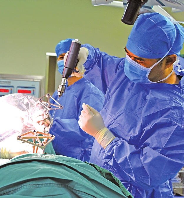 推動(dòng)醫(yī)療行業(yè)發(fā)生深刻變革——手術(shù)機(jī)器人 原來(lái)這么溜